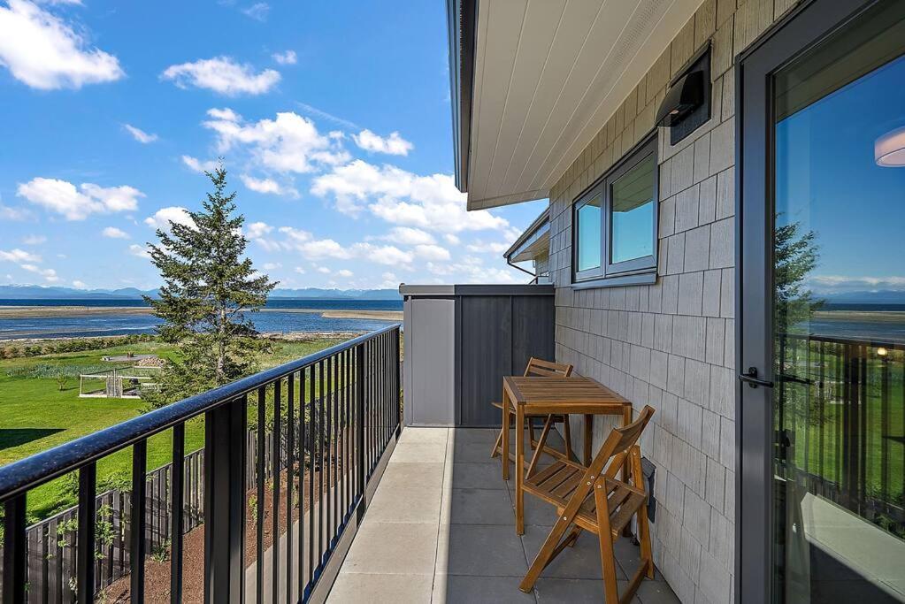 The Beach House At Saratoga Oceanfront Escape Vila Campbell River Exterior foto